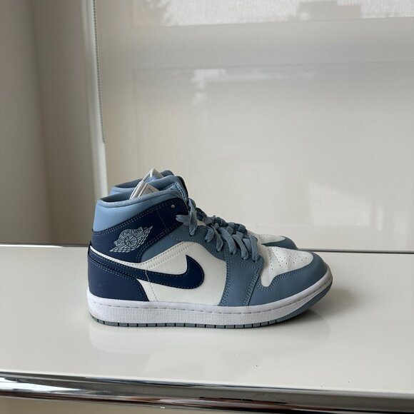 Womens Air Jordan 1 Mid in BLUE 7.5 - Picture 3 of 5